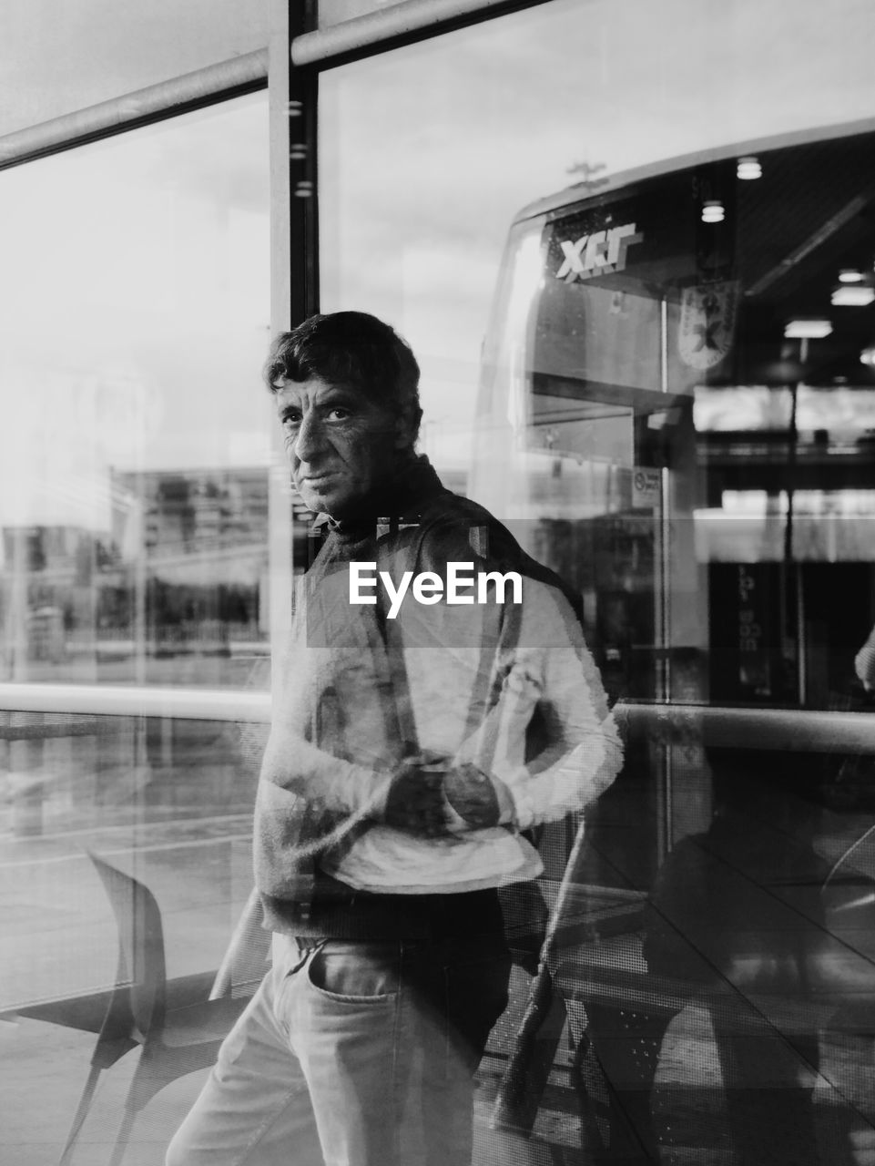 PORTRAIT OF YOUNG MAN STANDING AGAINST CAR