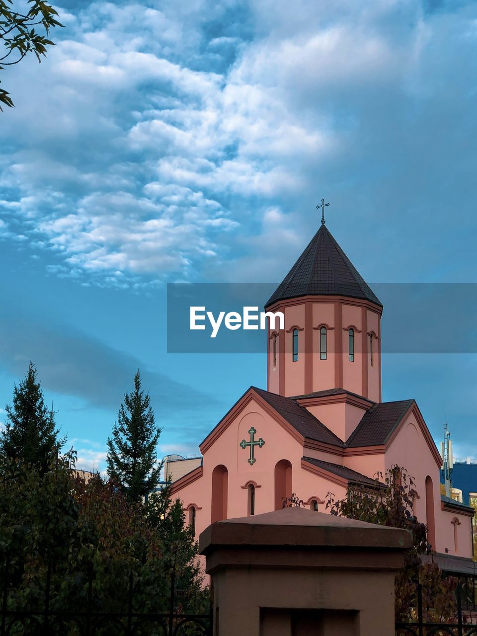 architecture, building exterior, built structure, sky, building, cloud, religion, tree, place of worship, nature, plant, belief, tower, spirituality, travel destinations, no people, blue, history, the past, city, house, outdoors, steeple, travel, landmark, dusk