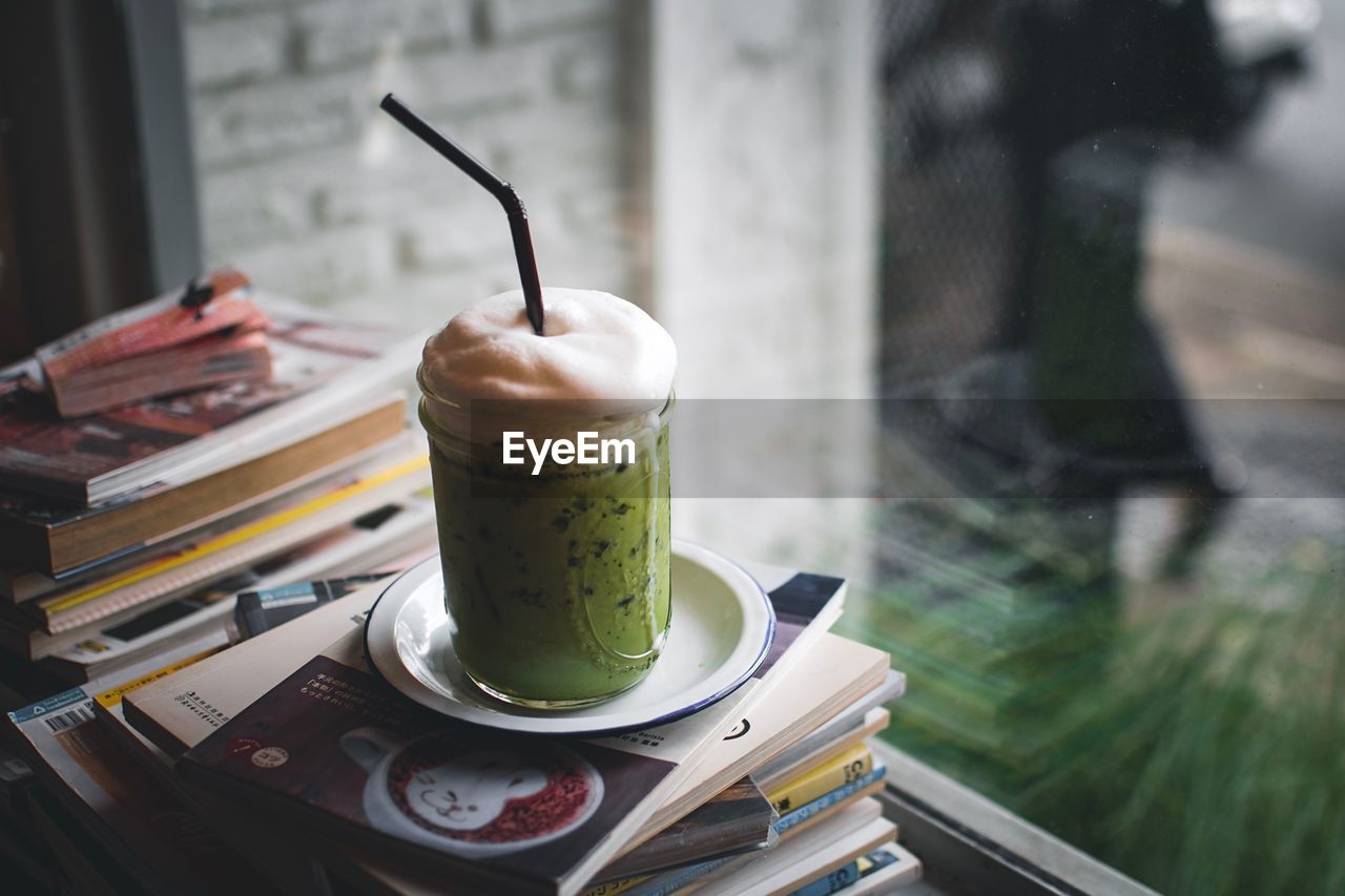 CLOSE-UP OF COFFEE AND GLASS