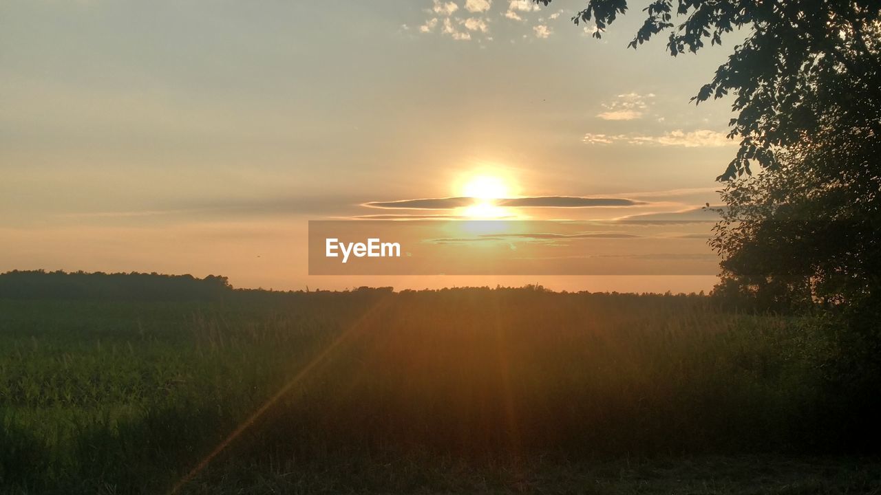 SCENIC VIEW OF LANDSCAPE AGAINST SKY DURING SUNSET