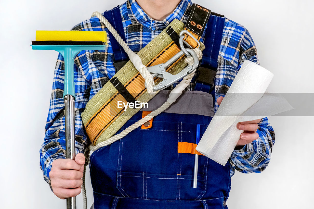 CLOSE-UP OF MAN HOLDING UMBRELLA