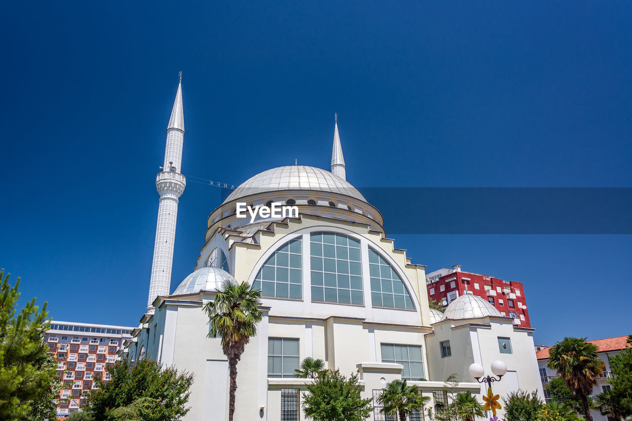 LOW ANGLE VIEW OF A BUILDING AGAINST BLUE SKY