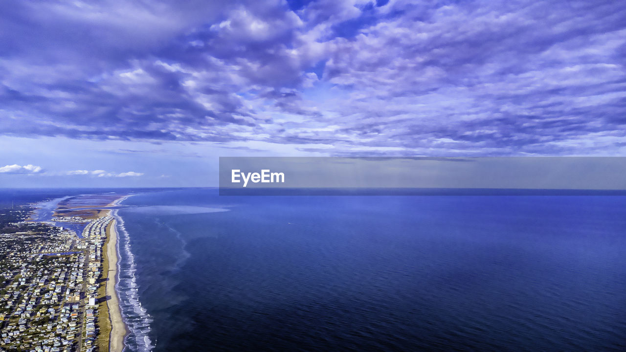 SCENIC VIEW OF SEASCAPE AGAINST SKY