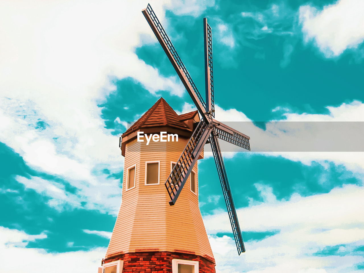 LOW ANGLE VIEW OF TRADITIONAL WINDMILLS AGAINST SKY