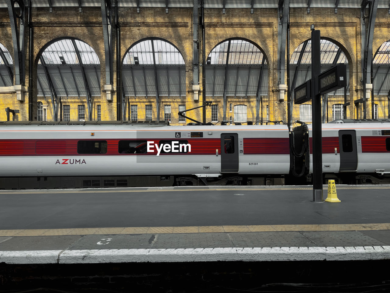 transportation, mode of transportation, rail transportation, public transportation, train, architecture, vehicle, transport, metropolitan area, railroad track, track, land vehicle, public transport, travel, railroad station, built structure, railroad station platform, railway, city, train station, no people, building exterior, passenger train, day, outdoors, rolling stock, subway train, railroad car