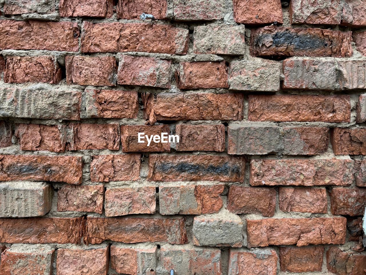 CLOSE UP OF BRICK WALL