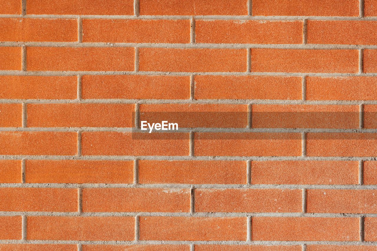 CLOSE UP OF BRICK WALL
