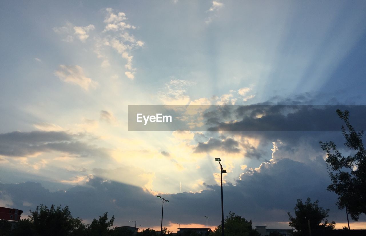 LOW ANGLE VIEW OF CLOUDY SKY