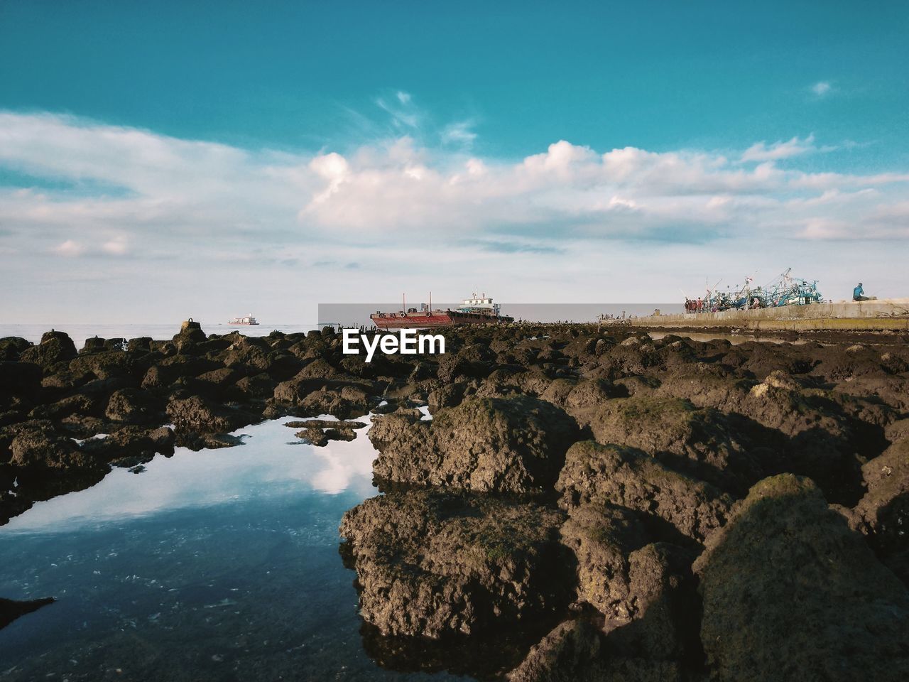 PANORAMIC VIEW OF ROCKS ON SEA AGAINST SKY