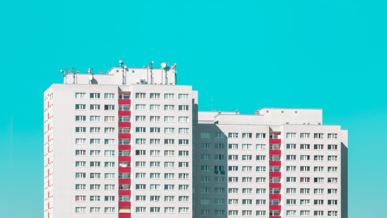 LOW ANGLE VIEW OF BUILDINGS AGAINST BLUE SKY