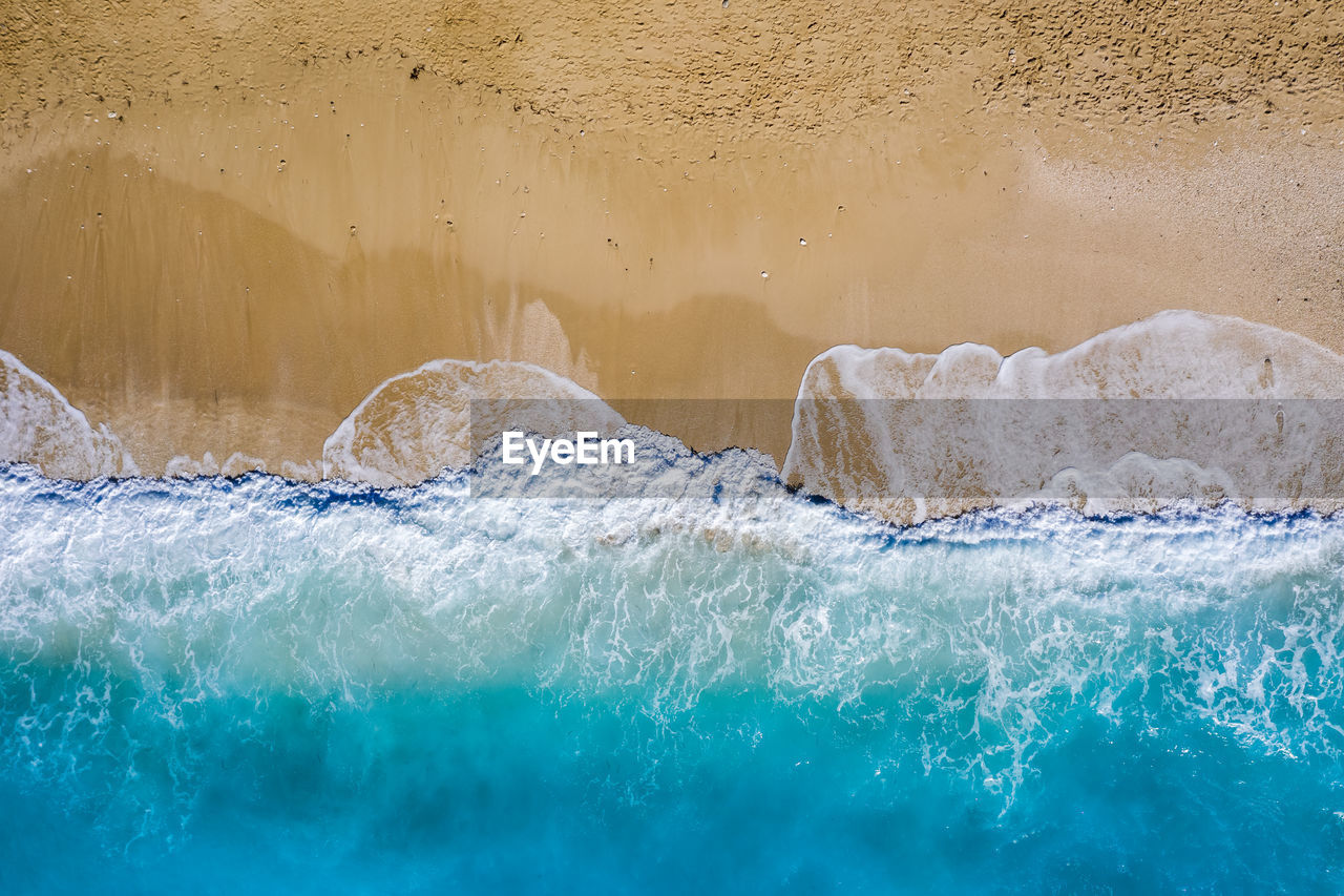 WATER SPLASHING IN SEA