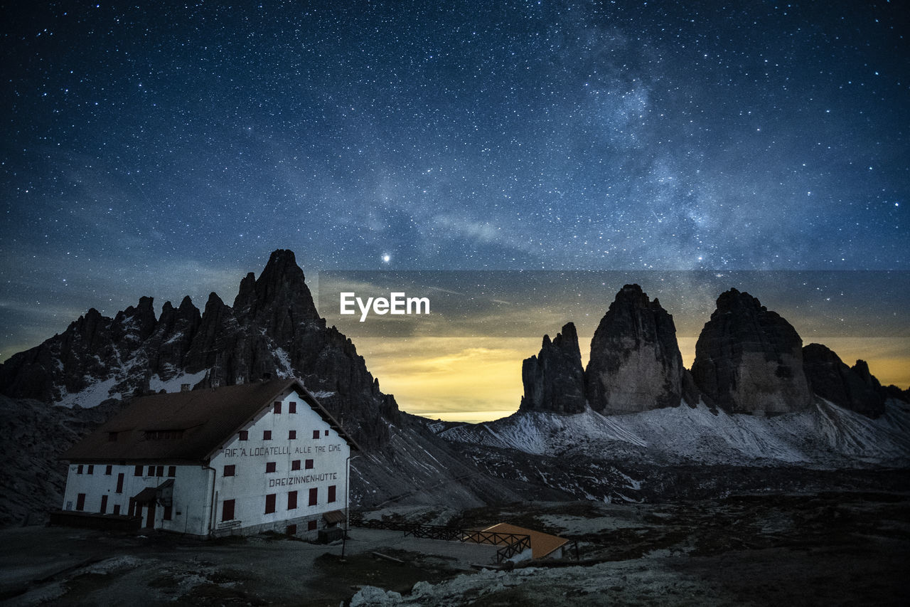SCENIC VIEW OF MOUNTAINS AGAINST SKY AT NIGHT