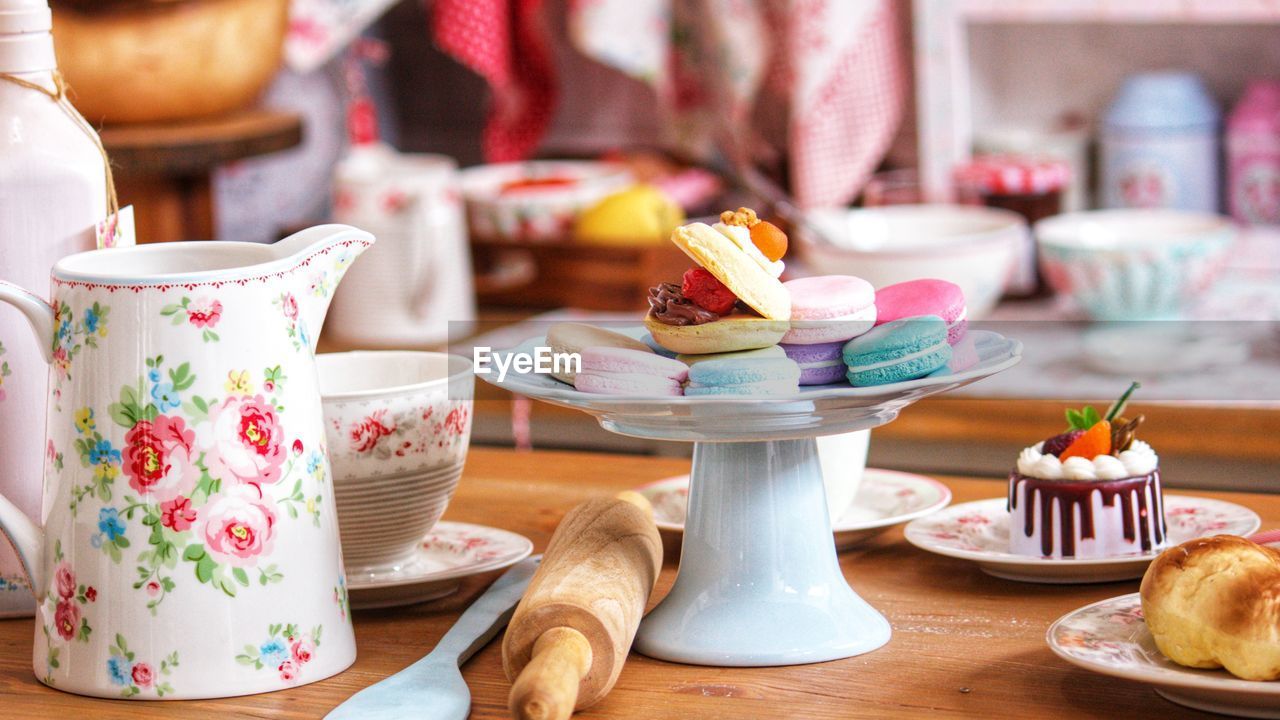 CLOSE-UP OF CHOCOLATE CAKE ON TABLE WITH FORK