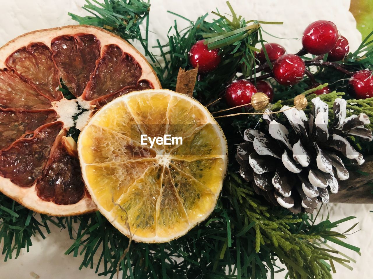 HIGH ANGLE VIEW OF FRUITS IN PLATE