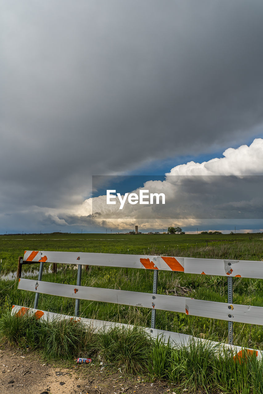 SCENIC VIEW OF FIELD AGAINST SKY DURING SUNNY DAY