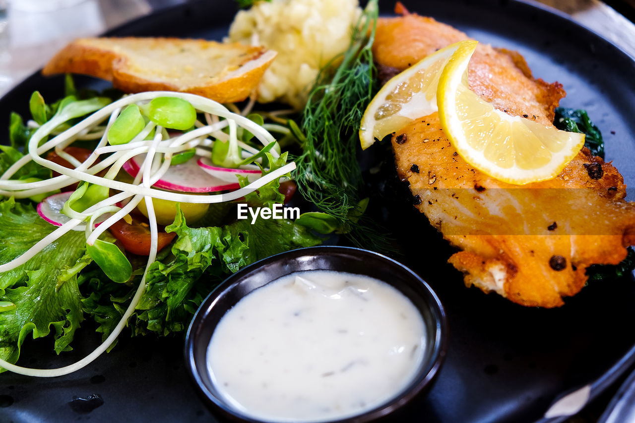 HIGH ANGLE VIEW OF MEAL SERVED IN TRAY