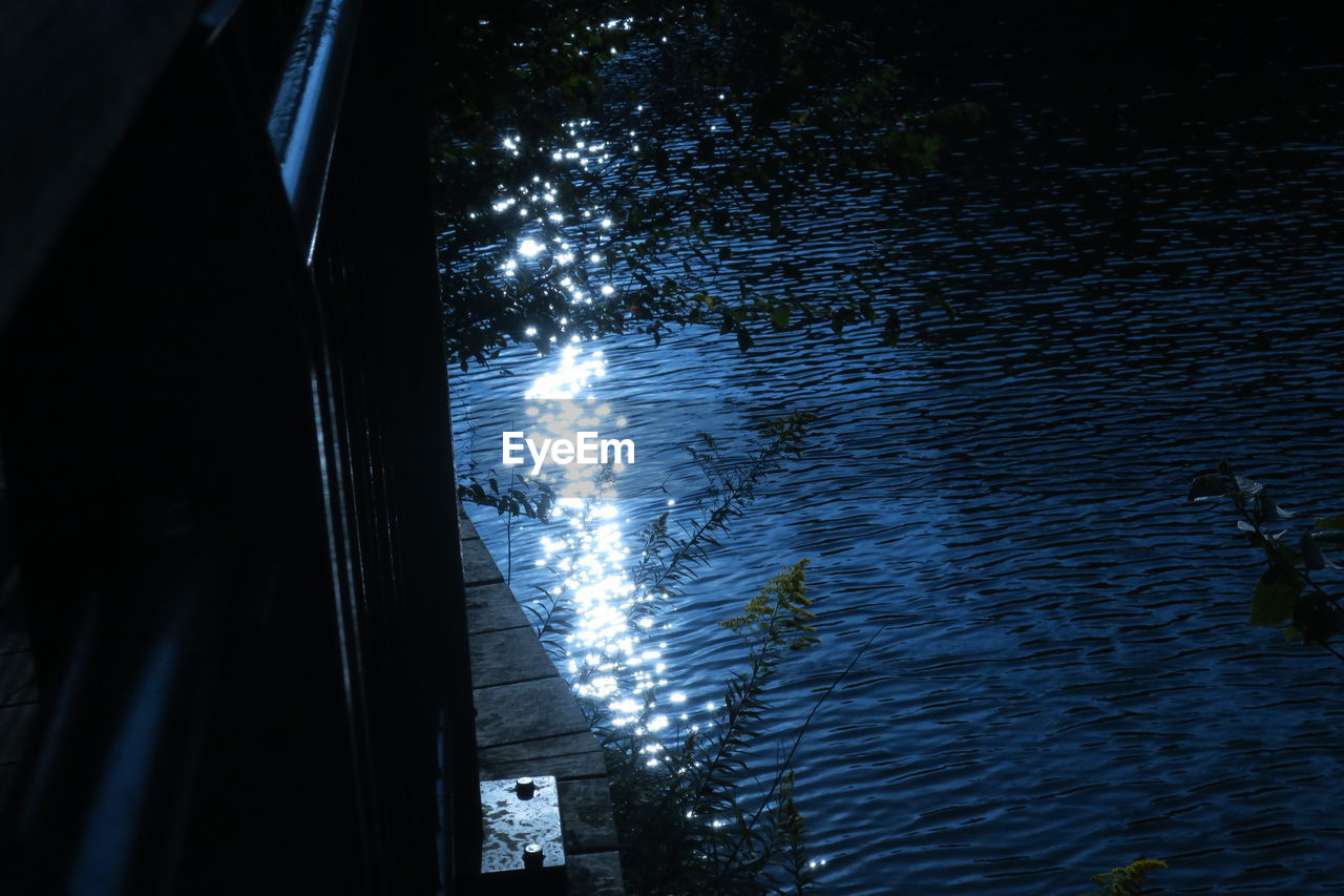 REFLECTION OF SKY ON GLASS WINDOW AGAINST CAR