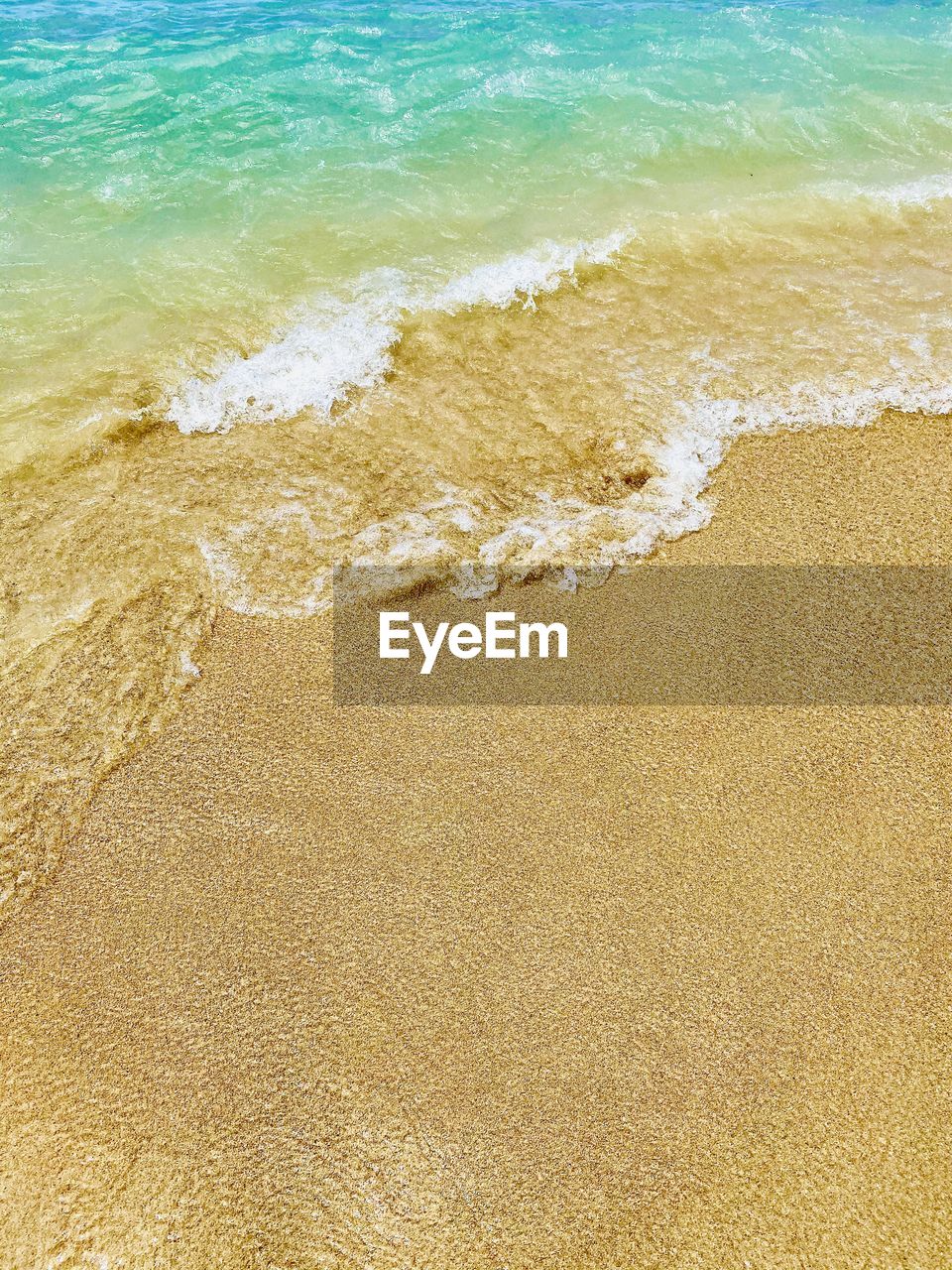 HIGH ANGLE VIEW OF WAVES RUSHING ON SHORE