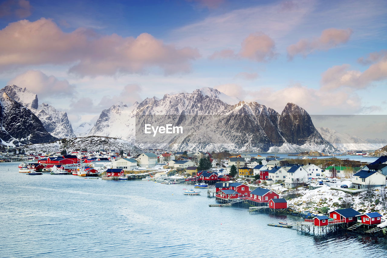 SCENIC VIEW OF SNOWCAPPED MOUNTAIN AGAINST SKY