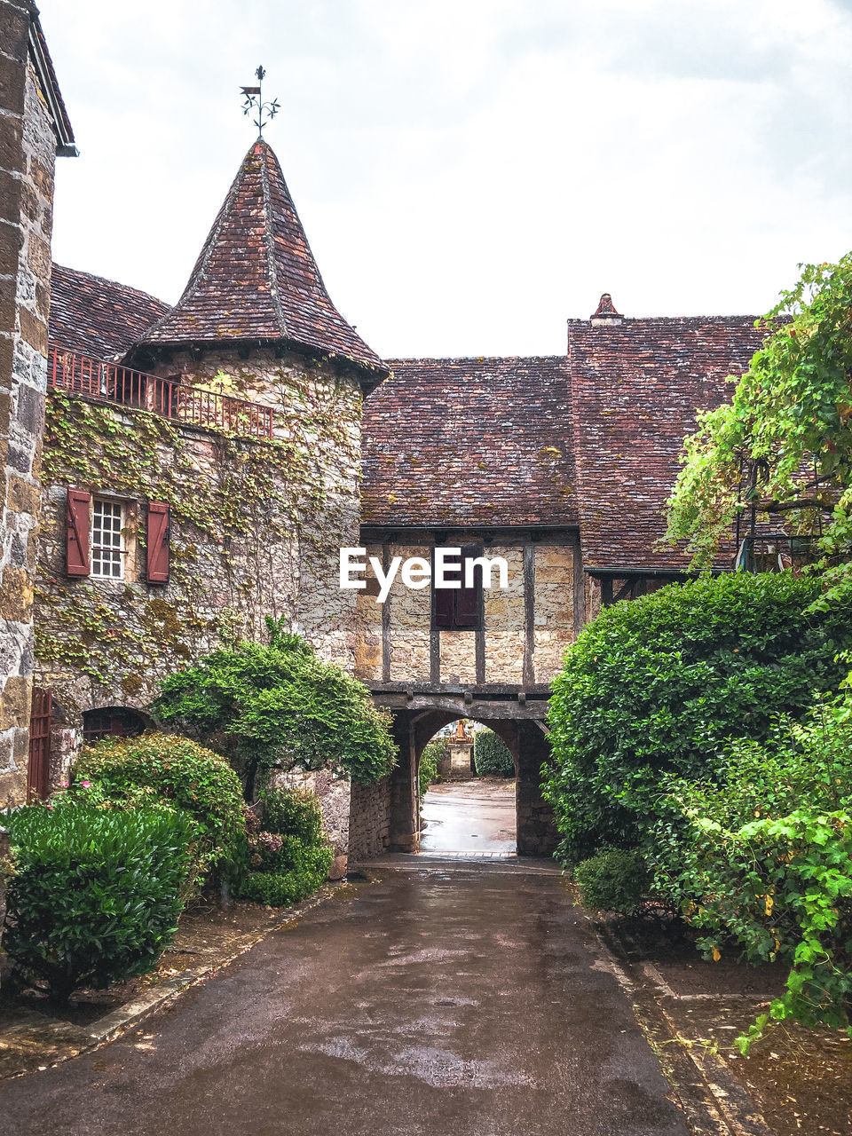 architecture, built structure, building exterior, building, estate, plant, nature, village, history, the past, house, château, no people, sky, travel destinations, residential district, city, tree, street, cloud, outdoors, tourism, travel, waterway, brick, footpath, day, old, wall, home, rural area, garden, religion, cottage, tower, castle, medieval