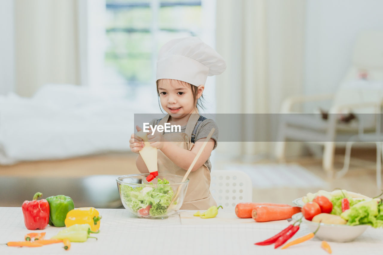 PORTRAIT OF HAPPY WOMAN WITH VEGETABLES