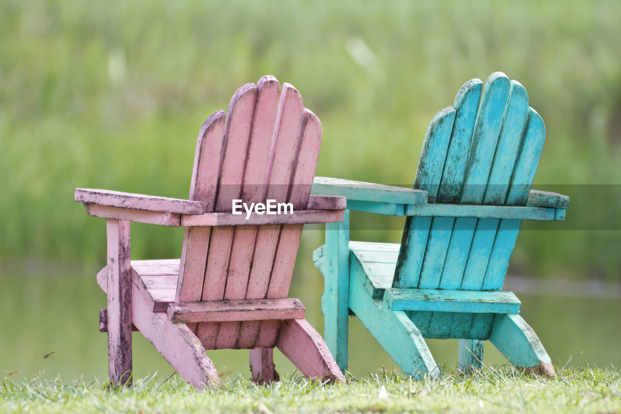 EMPTY BENCH ON FIELD