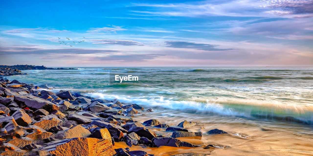 SCENIC VIEW OF SEA AGAINST CLOUDY SKY