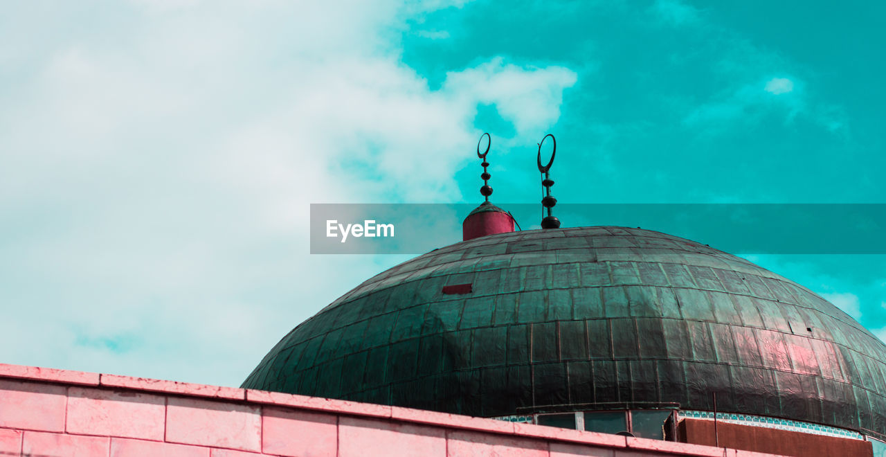 LOW ANGLE VIEW OF RED BUILDING AGAINST SKY