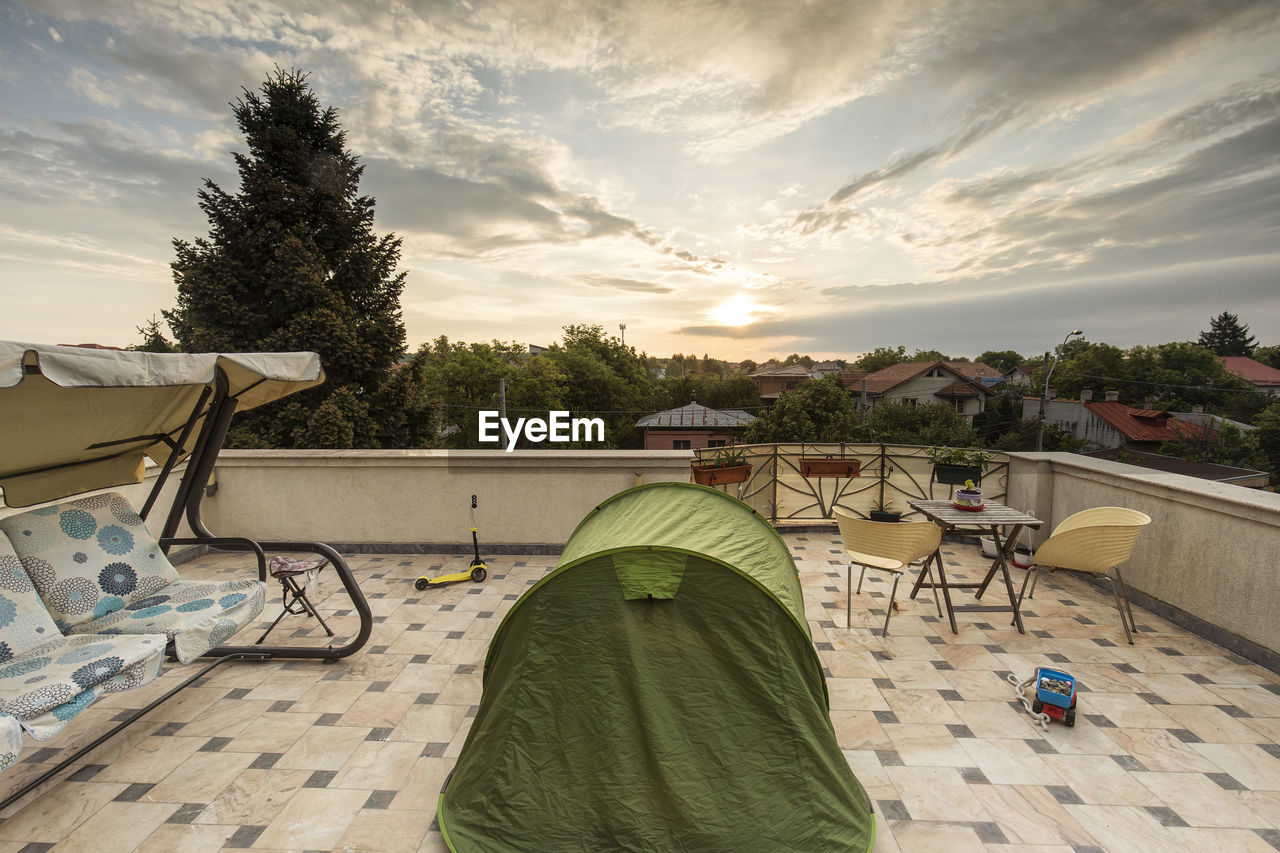 HIGH ANGLE VIEW OF TENT IN SWIMMING POOL AGAINST SKY