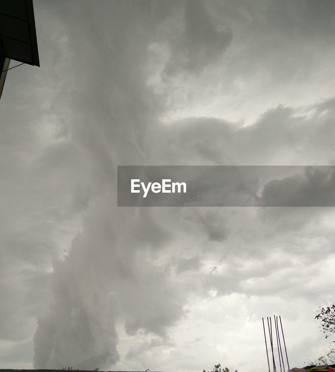 LOW ANGLE VIEW OF CLOUDY SKY