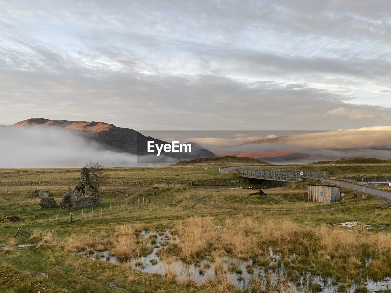 SCENIC VIEW OF LAND AND MOUNTAINS AGAINST SKY