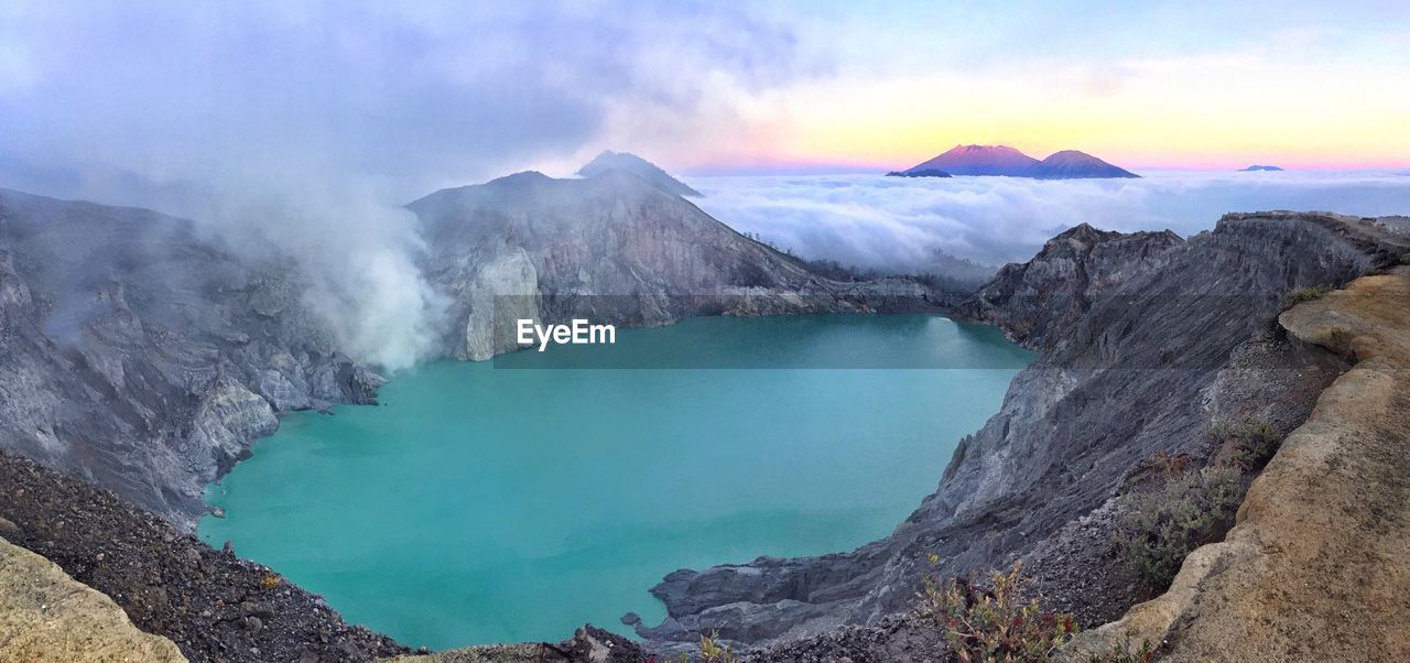 PANORAMIC VIEW OF LAKE AGAINST SKY