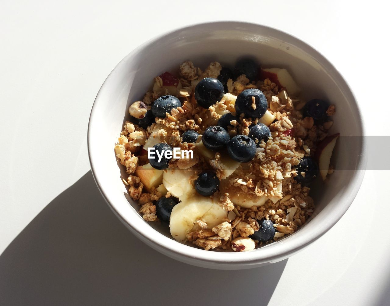 HIGH ANGLE VIEW OF FRESH BREAKFAST IN BOWL