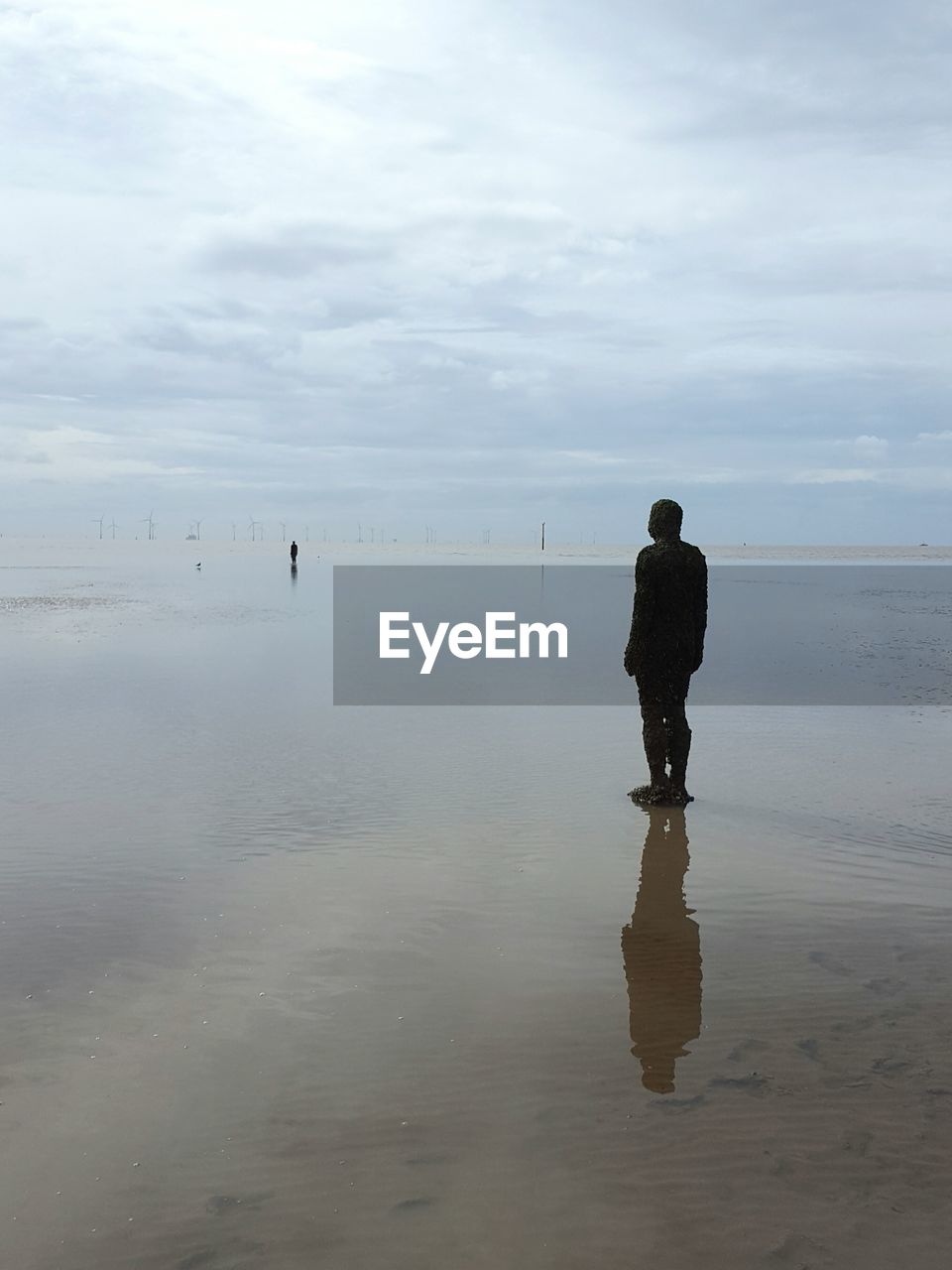 SILHOUETTE OF PEOPLE STANDING ON BEACH