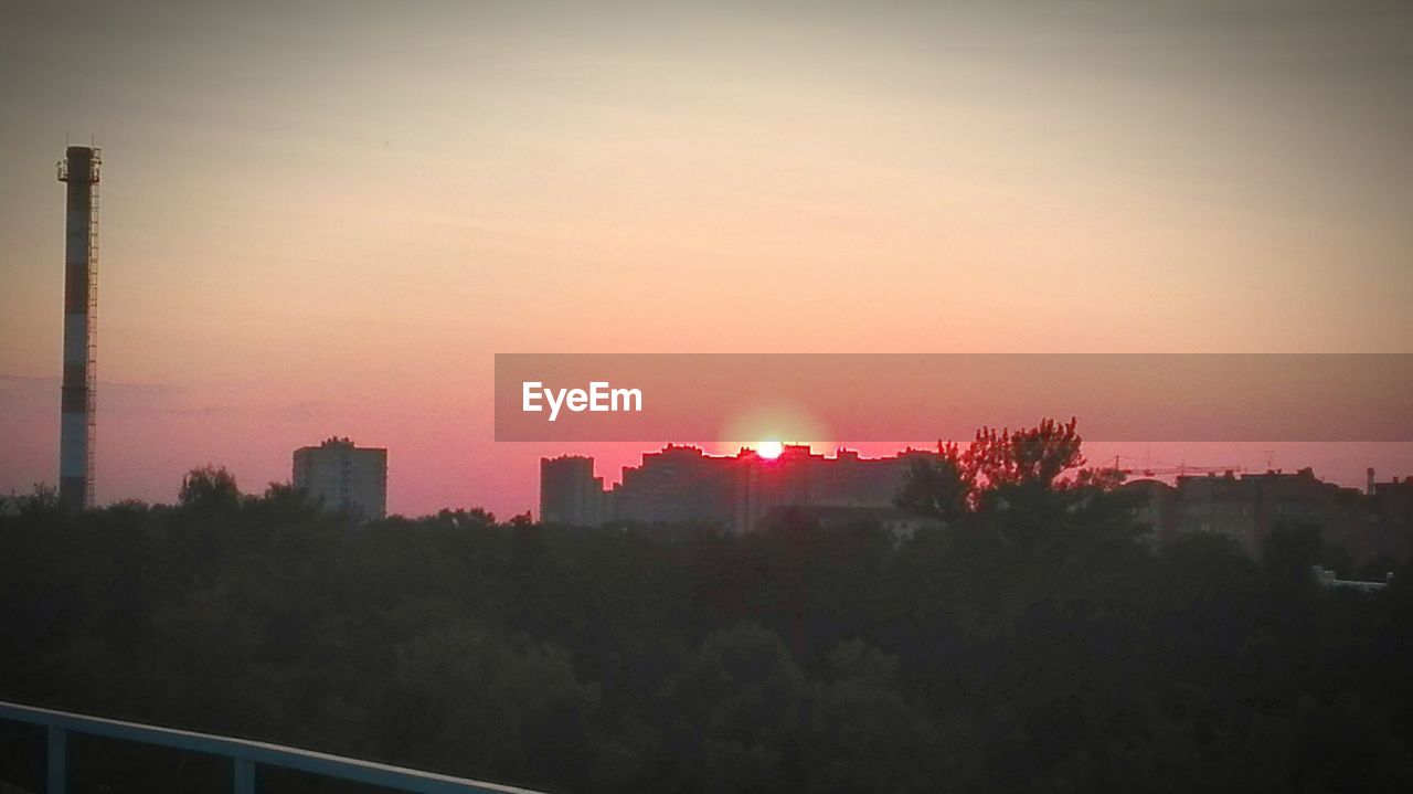 SILHOUETTE OF CITY AT SUNSET