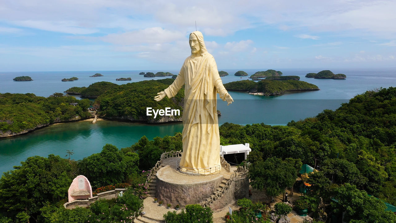 Statue of jesus christ on pilgrimage island in hundred islands national park, pangasinan