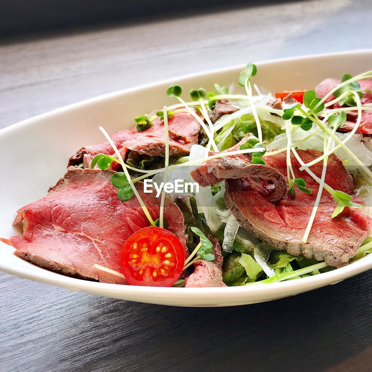 CLOSE-UP OF SALAD IN PLATE