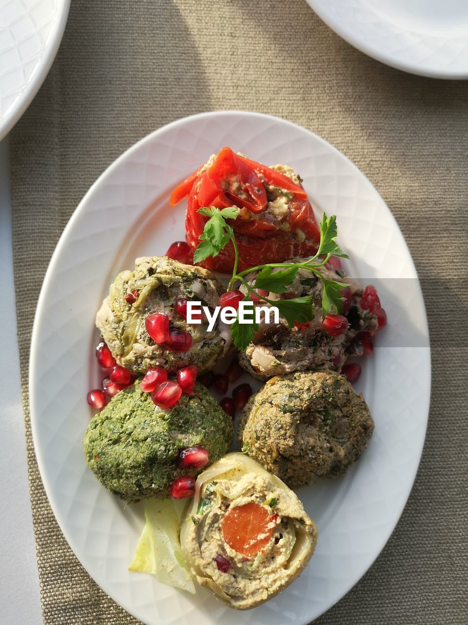HIGH ANGLE VIEW OF FRUITS IN PLATE