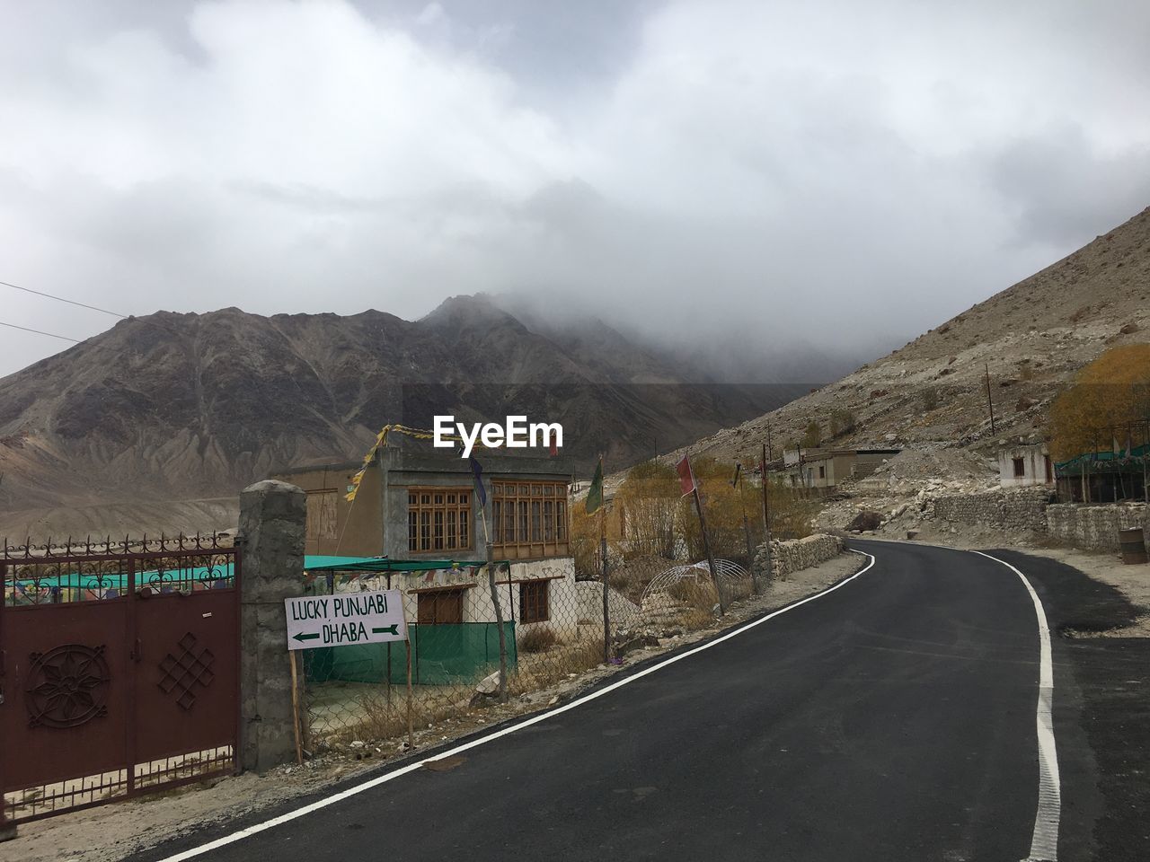 ROAD LEADING TOWARDS MOUNTAINS AGAINST SKY