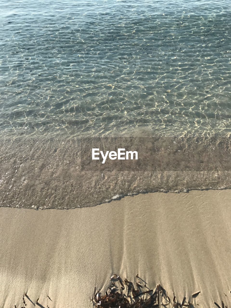 HIGH ANGLE VIEW OF SEA WAVES ON BEACH