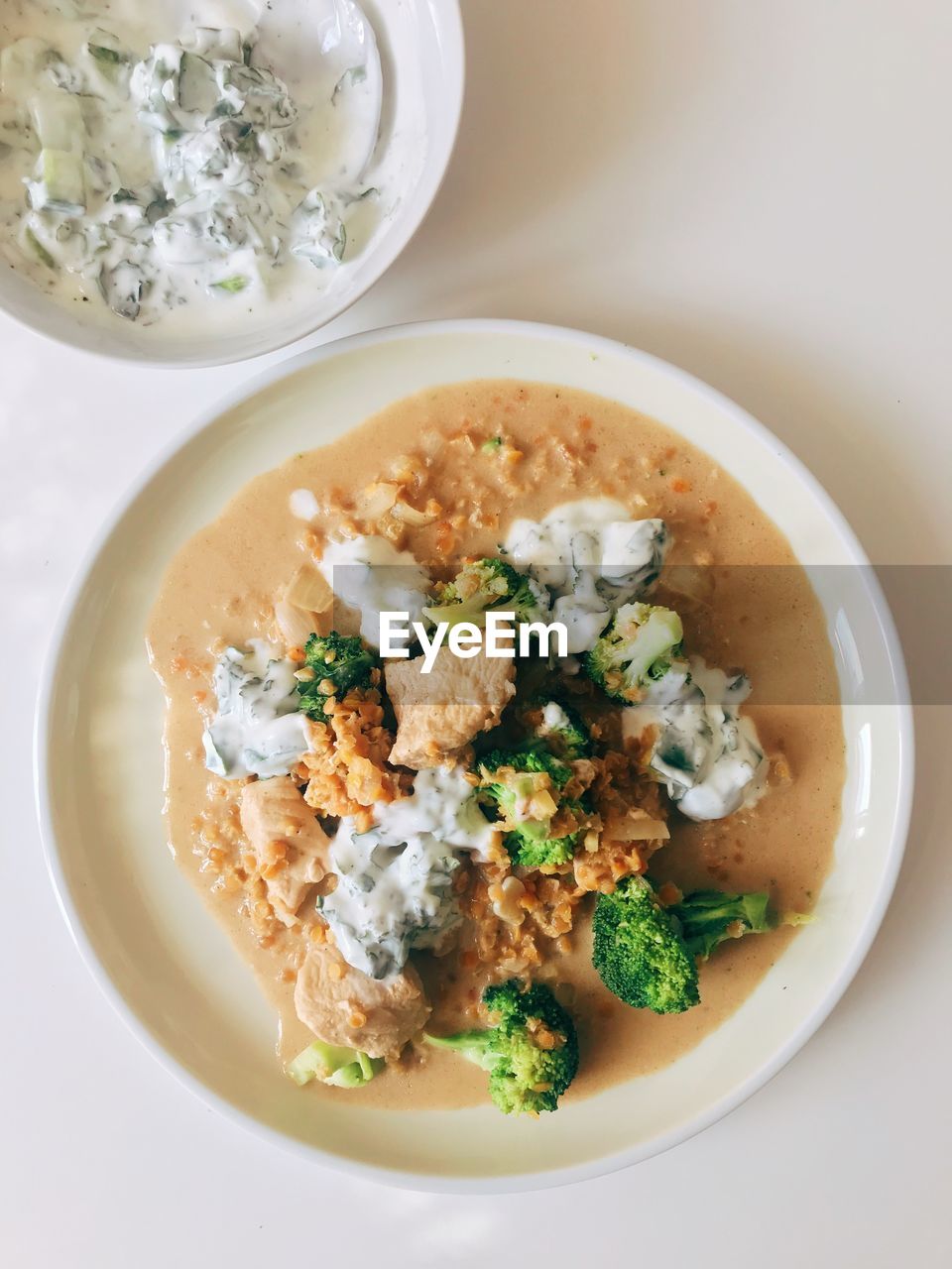 HIGH ANGLE VIEW OF FOOD IN BOWL