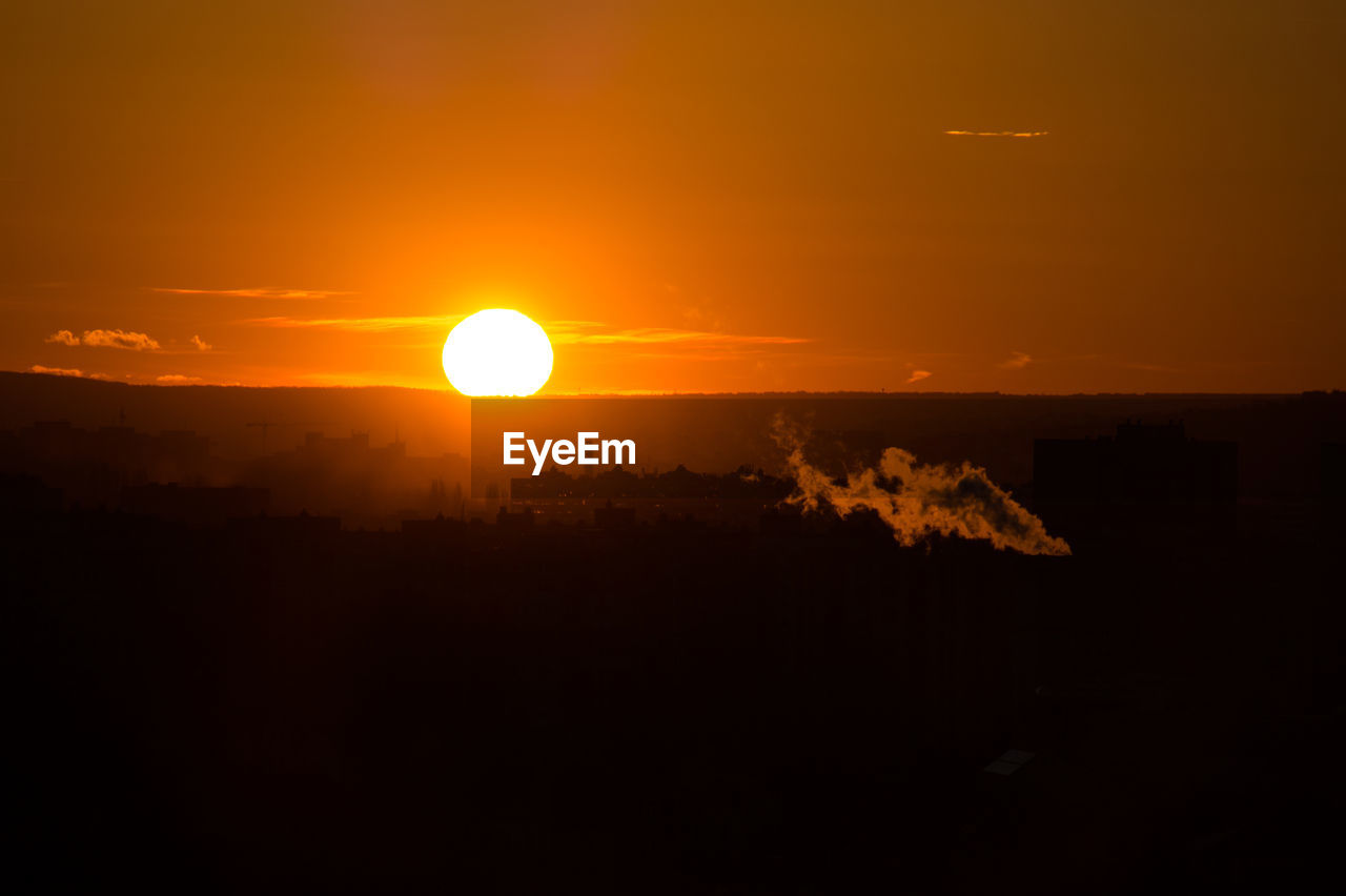 SILHOUETTE LANDSCAPE AGAINST SKY DURING SUNSET