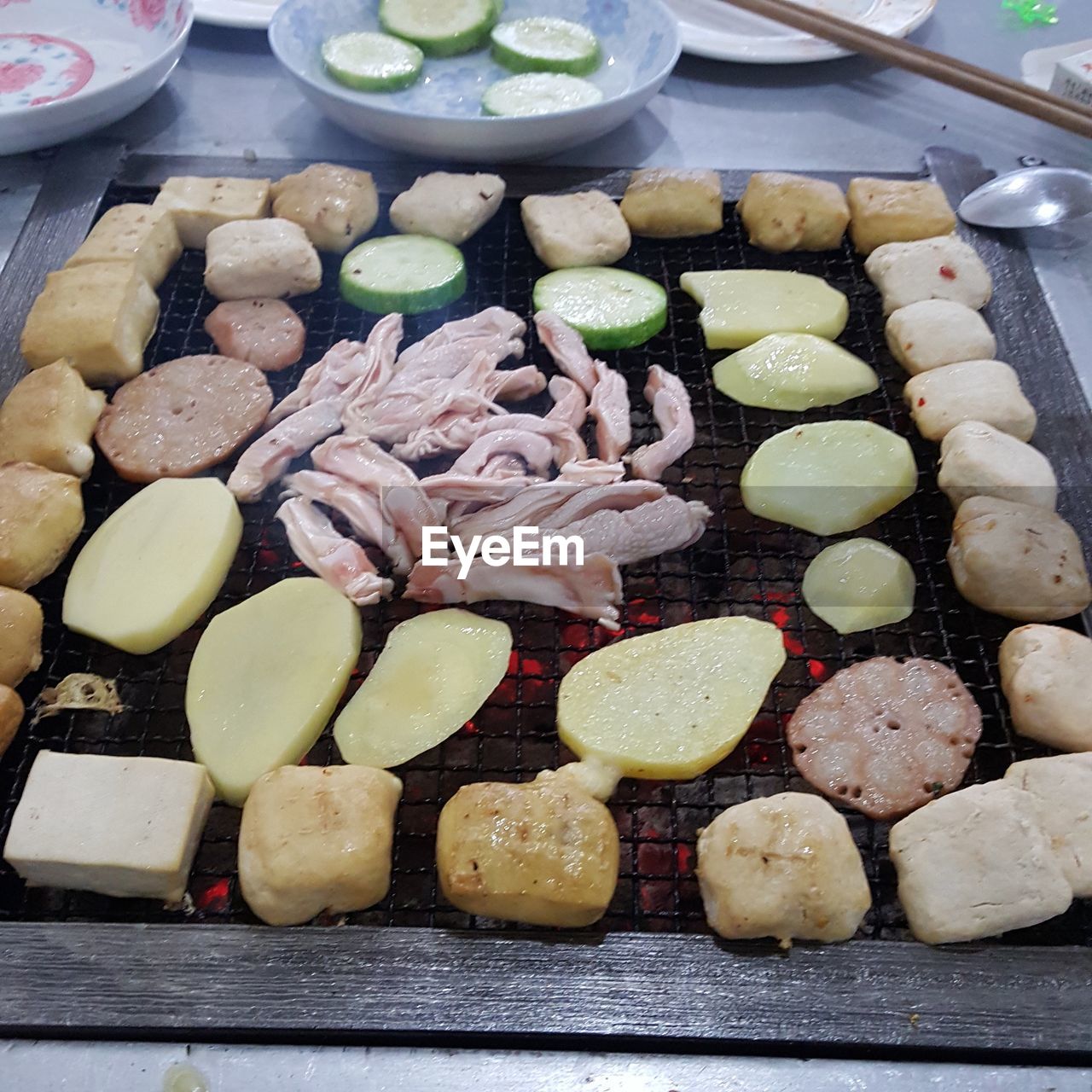 CLOSE-UP OF FOOD ON PLATE