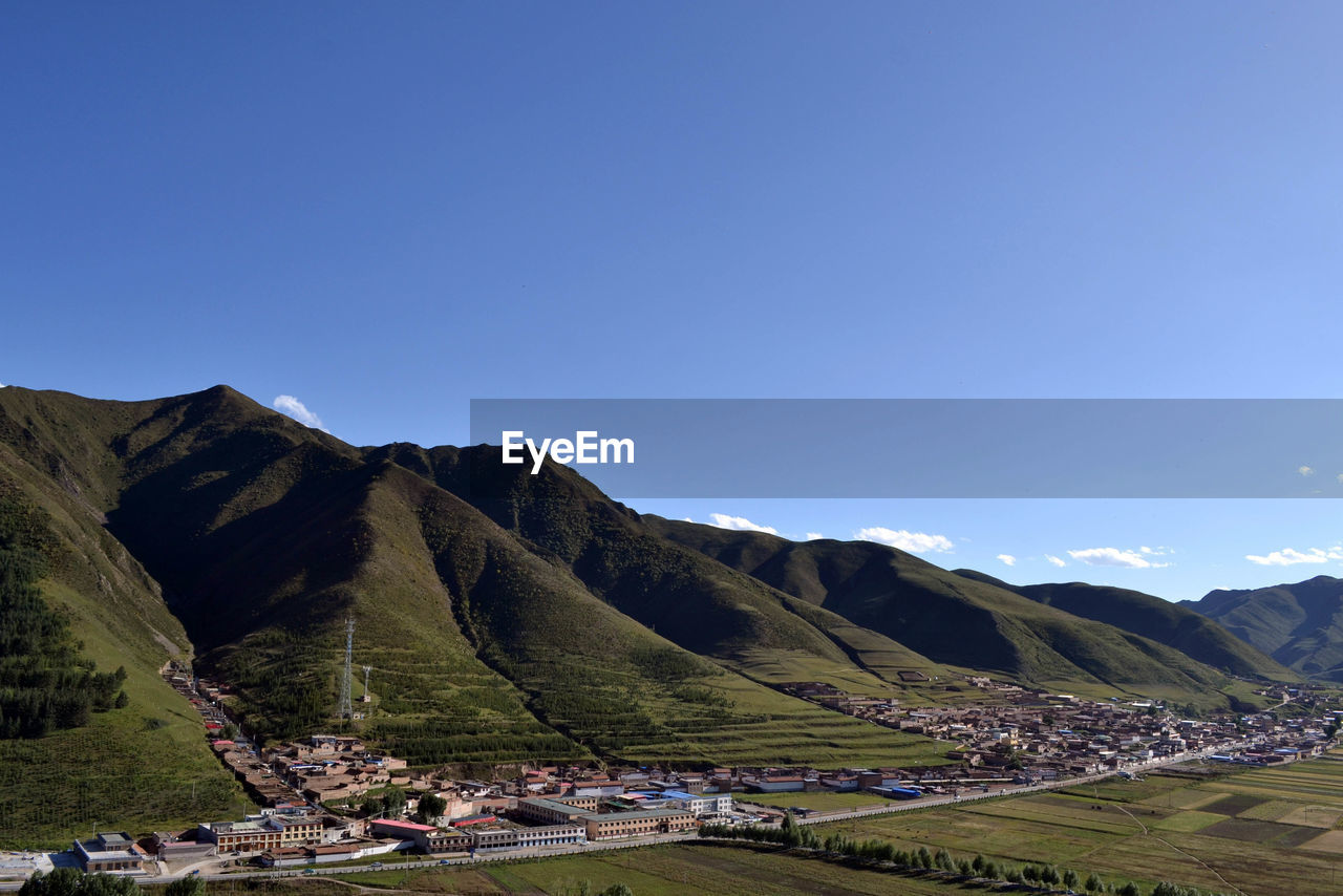 SCENIC VIEW OF MOUNTAINS AGAINST CLEAR SKY