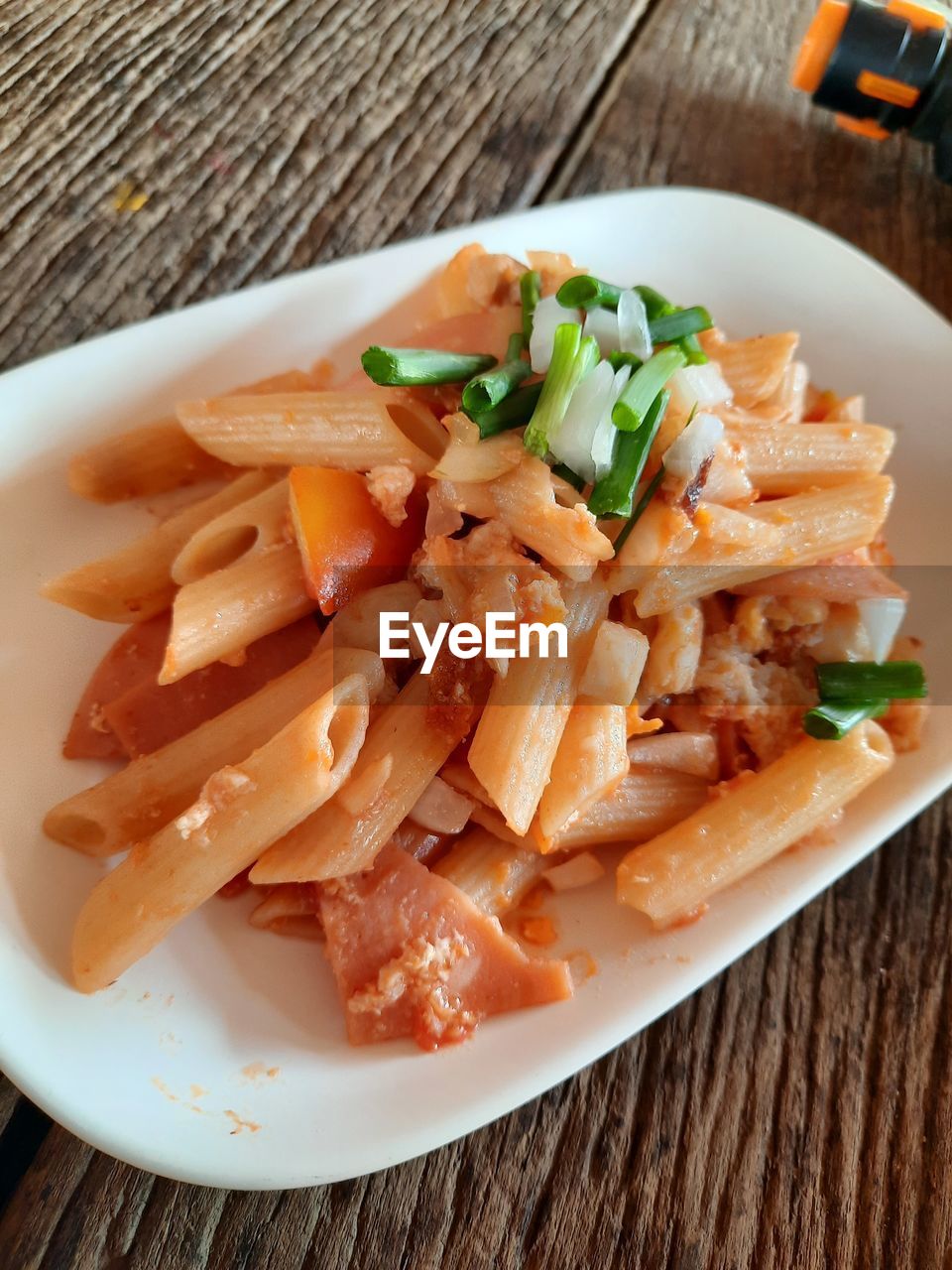 HIGH ANGLE VIEW OF CHOPPED VEGETABLES IN PLATE