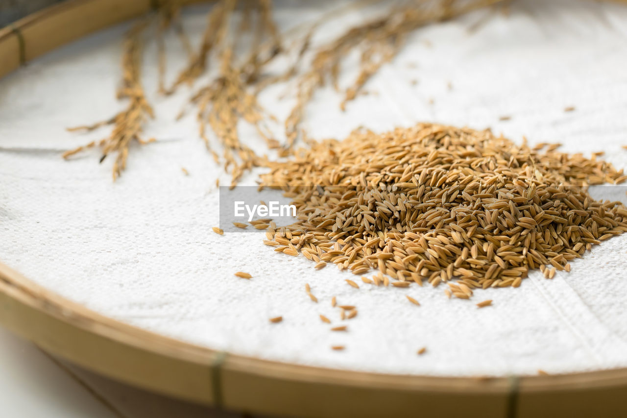 HIGH ANGLE VIEW OF COFFEE BEANS ON TABLE IN KITCHEN