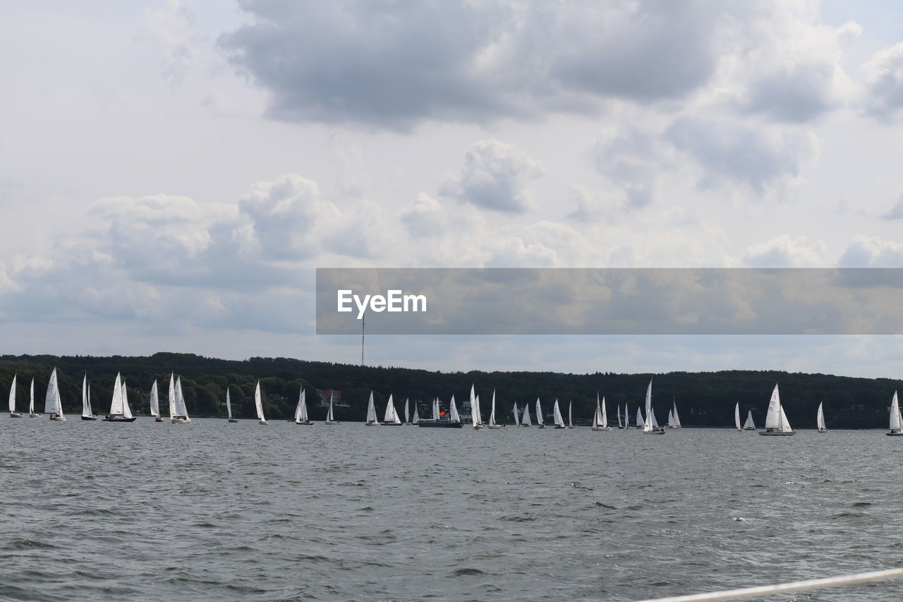 PANORAMIC VIEW OF SAILBOATS ON SEA AGAINST SKY