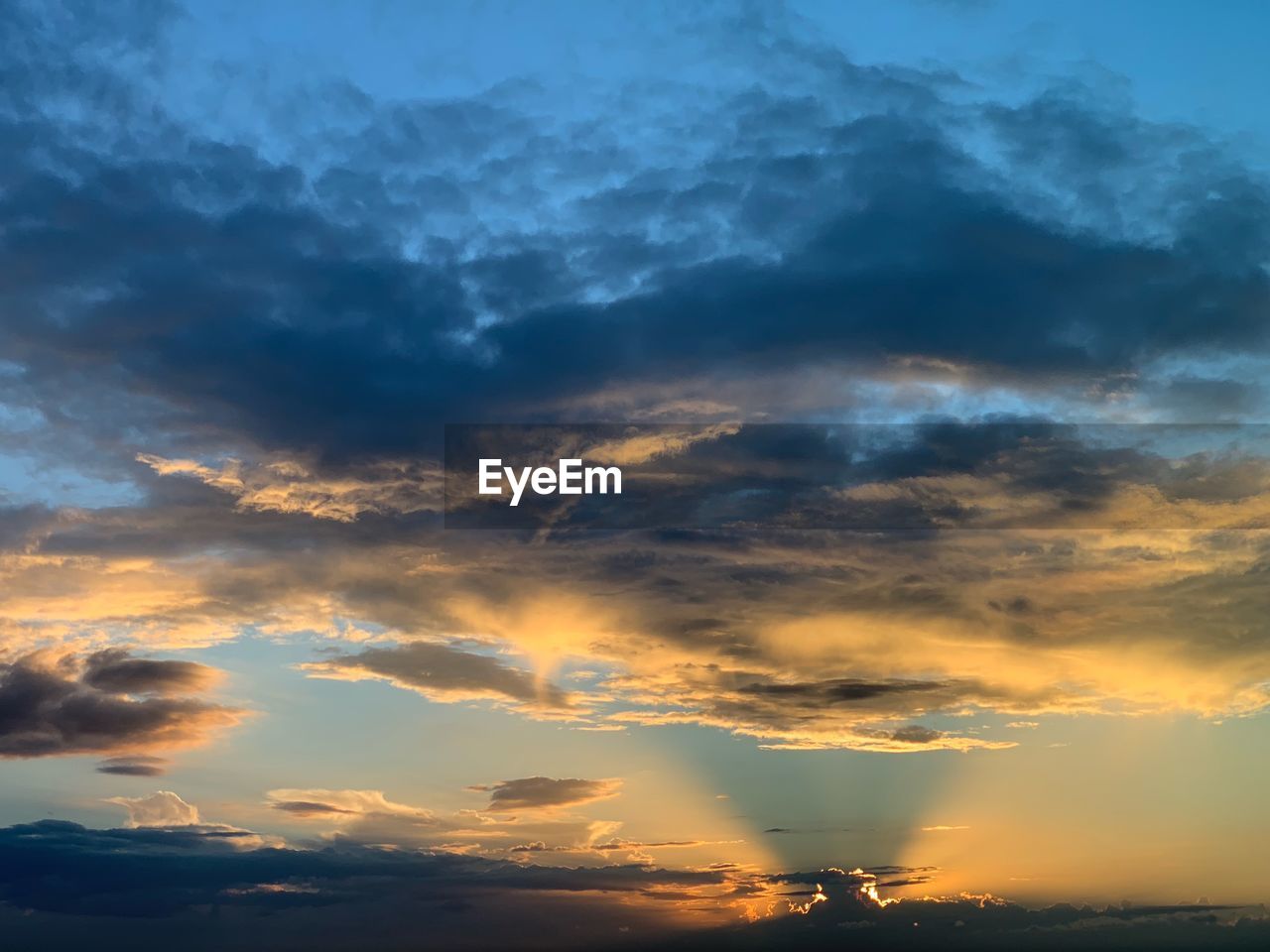 LOW ANGLE VIEW OF DRAMATIC SKY OVER CLOUDS