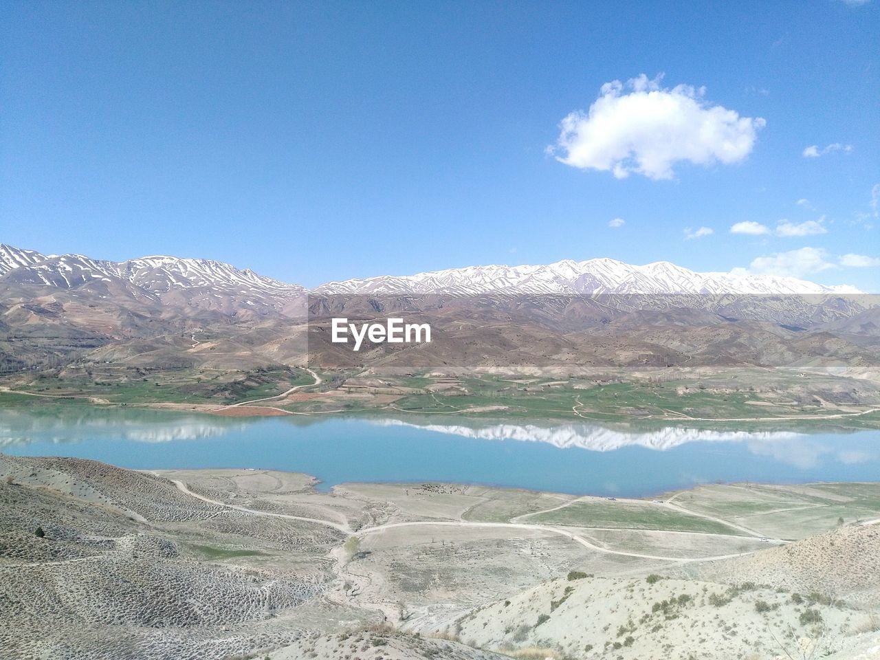 SCENIC VIEW OF LAKE AGAINST MOUNTAIN RANGE