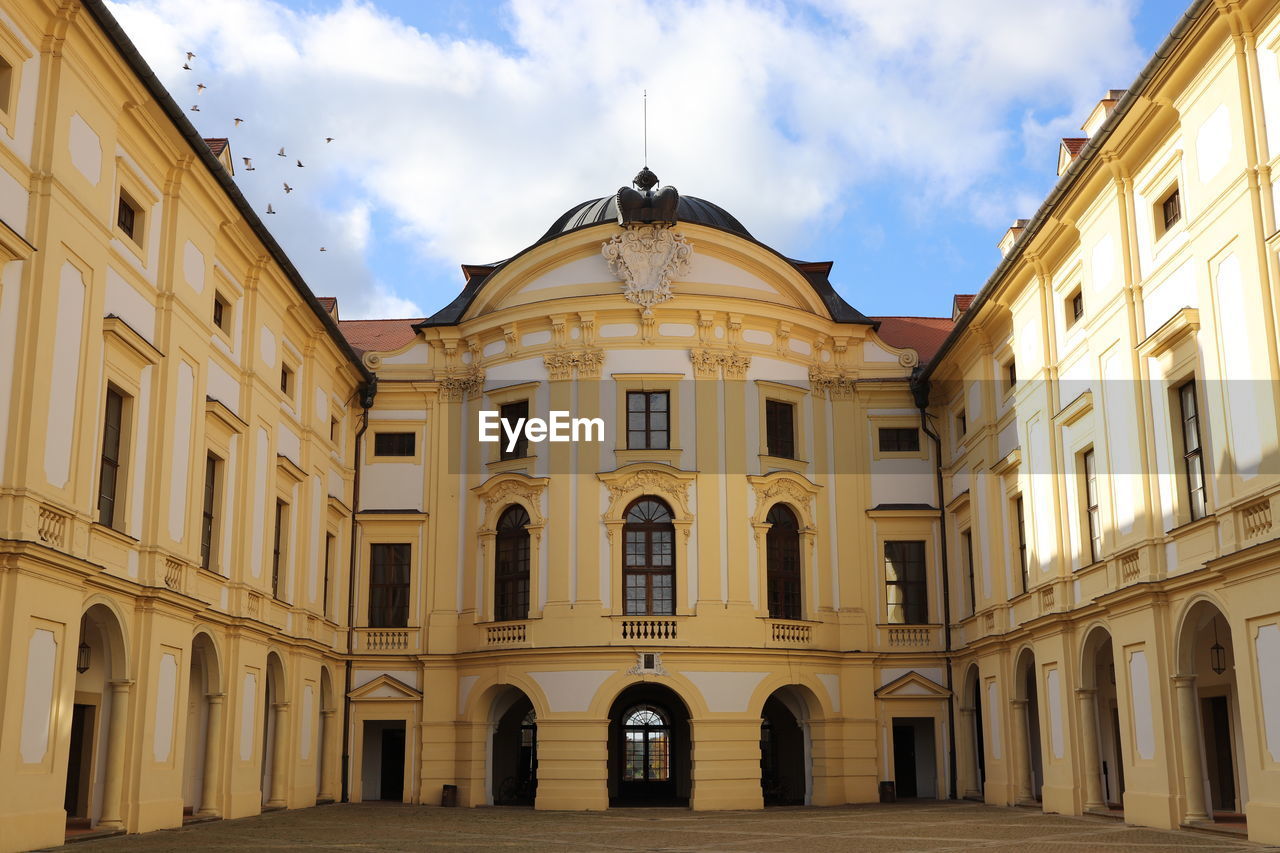 architecture, building exterior, built structure, palace, sky, building, city, facade, travel destinations, cloud, landmark, history, the past, estate, nature, window, no people, arch, mansion, travel, outdoors, residential district, street, tourism